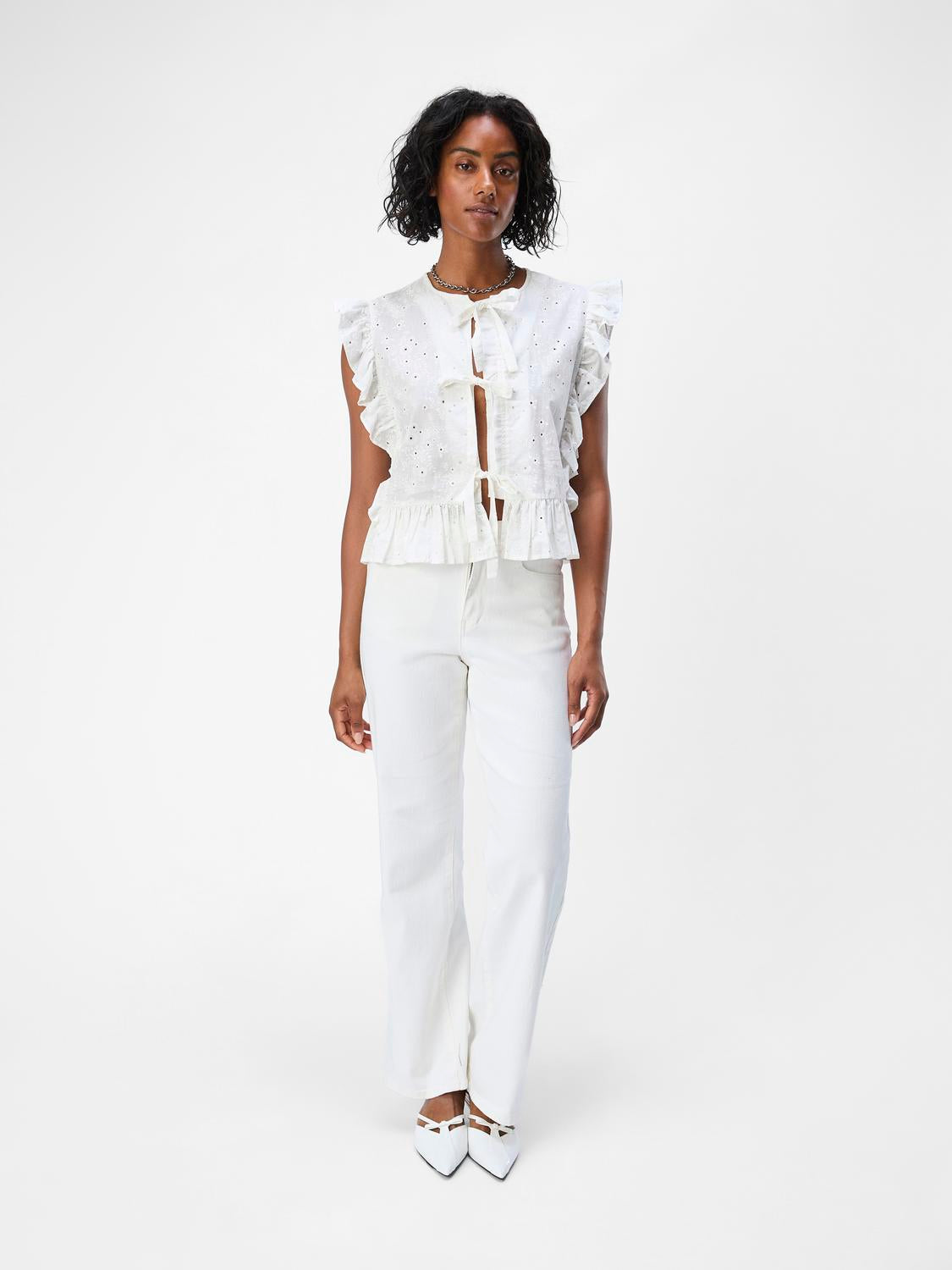 model_shot-front_full